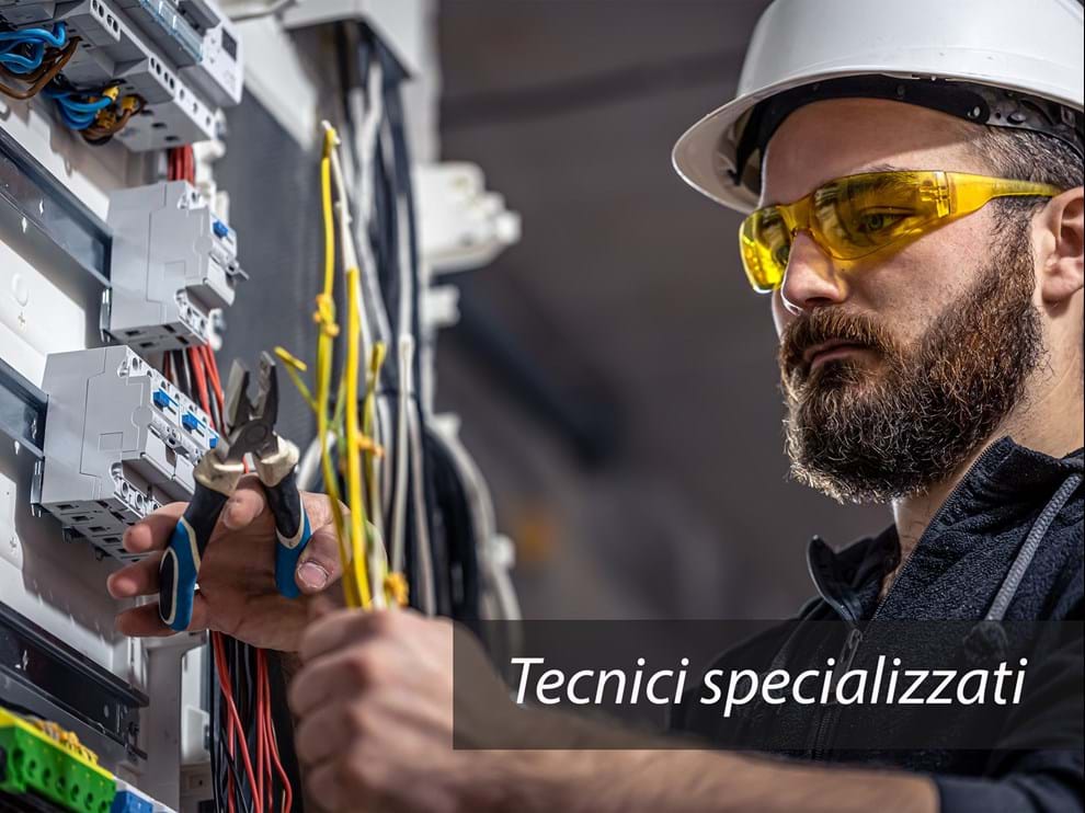 ✅  ESPERIENZA E PROFESSIONALITÀ AL SERVIZIO DELL'IMPIANTISTICA CIVILE ED INDUSTRIALESe stai cercando un'azienda affidabile e competente per l'installazione di impianti elettrici, sei nel posto giusto. La nostra azienda, con esperienza pluriennale nel settore, si distingue per la professionalità, la competenza e l'affidabilità dei nostri servizi. Siamo specializzati nell'installazione di impianti elettrici sia per usi civili che industriali, e ci impegniamo costantemente per offrire soluzioni personalizzate e innovative che soddisfino le esigenze specifiche di ogni cliente.✅ IMPIANTI CIVILIPer quanto riguarda gli impianti elettrici civili, siamo in grado di offrire un'ampia gamma di servizi, che spaziano dalla progettazione alla realizzazione, alla manutenzione ordinaria e straordinaria. Grazie alle nostre competenze, ai mezzi tecnologici all'avanguardia e alla professionalità dei nostri tecnici, siamo in grado di garantire soluzioni efficienti, sicure e a basso consumo energetico, in grado di soddisfare ogni esigenza del cliente. Che si tratti di installazioni di impianti elettrici per abitazioni, uffici o condomini, la nostra azienda è pronta a mettere a disposizione tutte le sue competenze per garantire un servizio di qualità superiore.